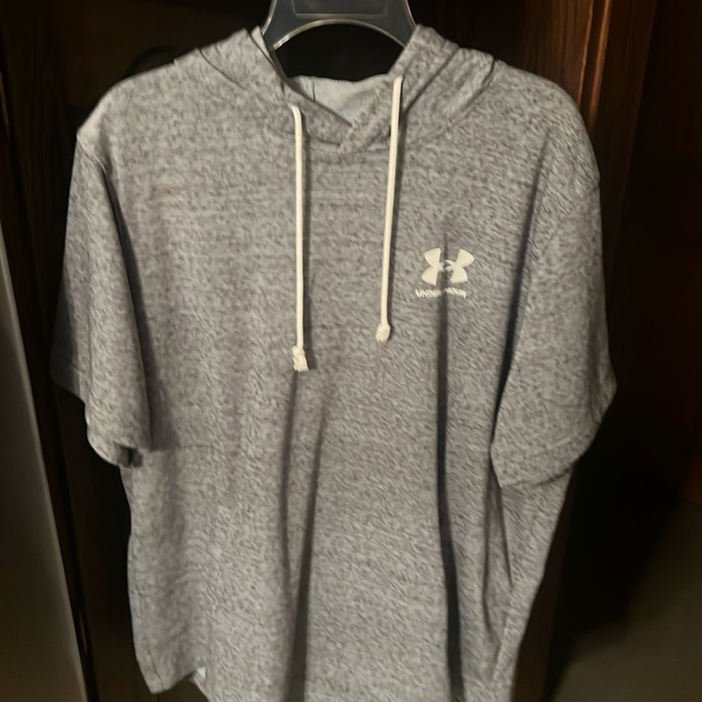 Under Armour short sleeve Hoodie size large